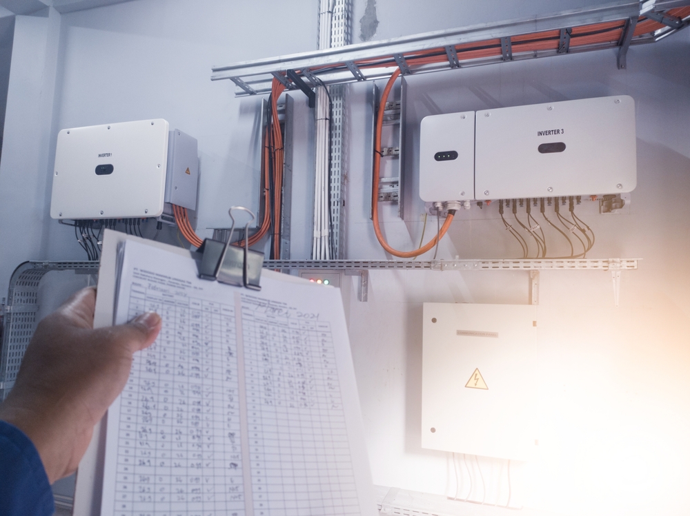 The,Electric,Enginering,Checklist,And,Maintenance,Electric,Inverter,Solar,Panel